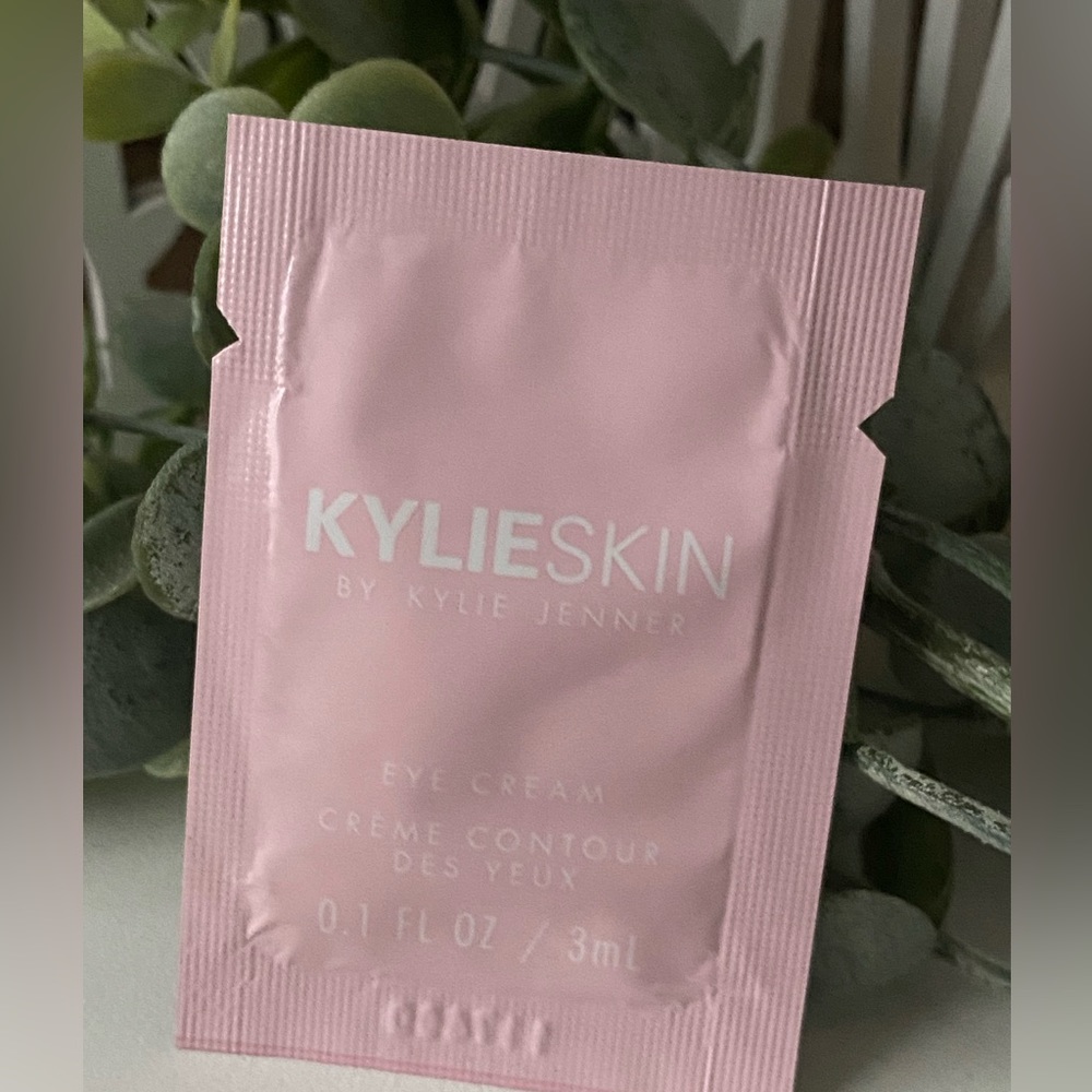 Kylieskin by Kylie Jenner eye cream SAMPLE